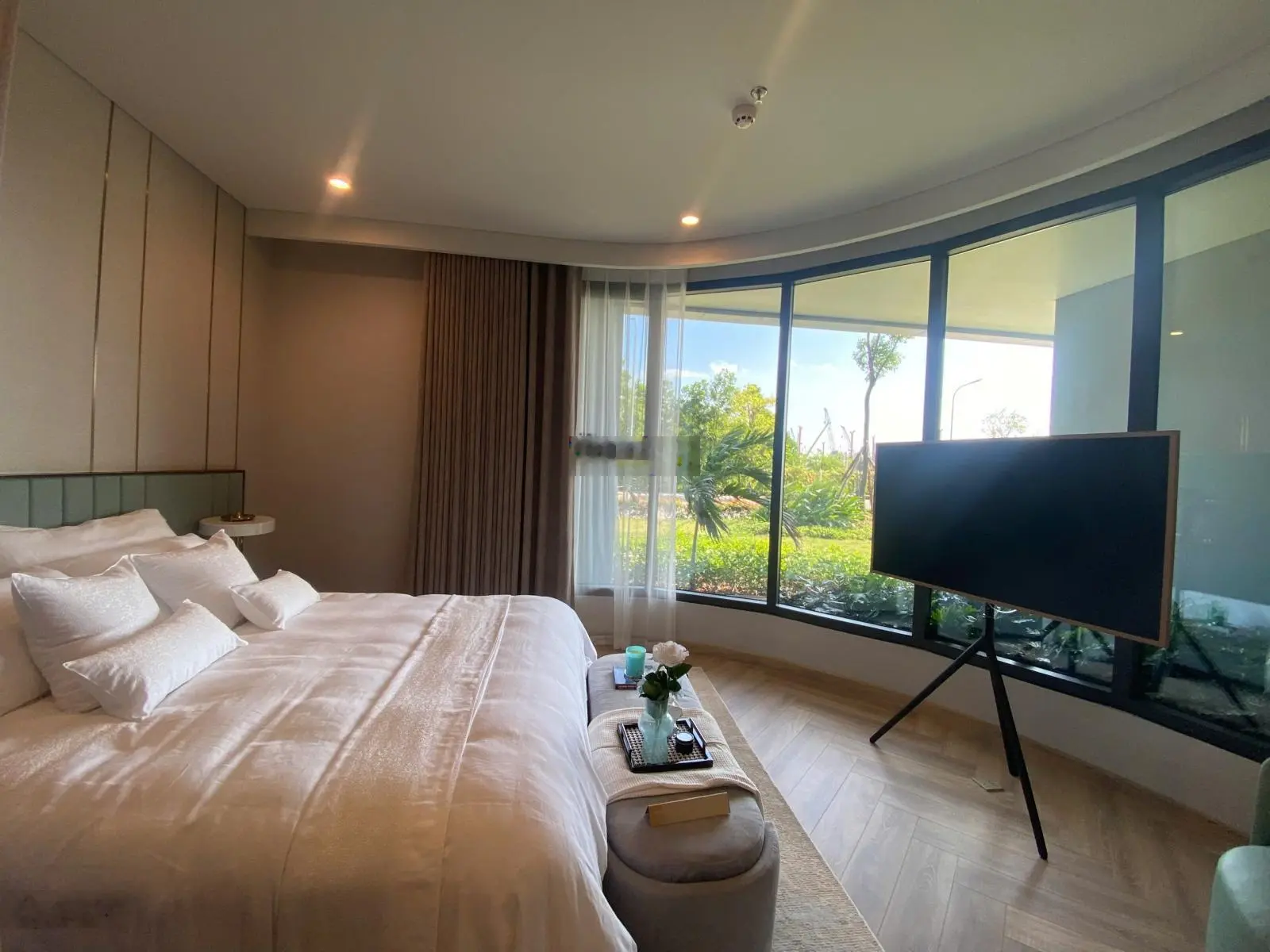 Căn 1 Ngủ+ Lumier hướng mát view Hồ, bàn giao nội thất cao cấp, Vốn chỉ 600tr LS 0% đến T6/2027
