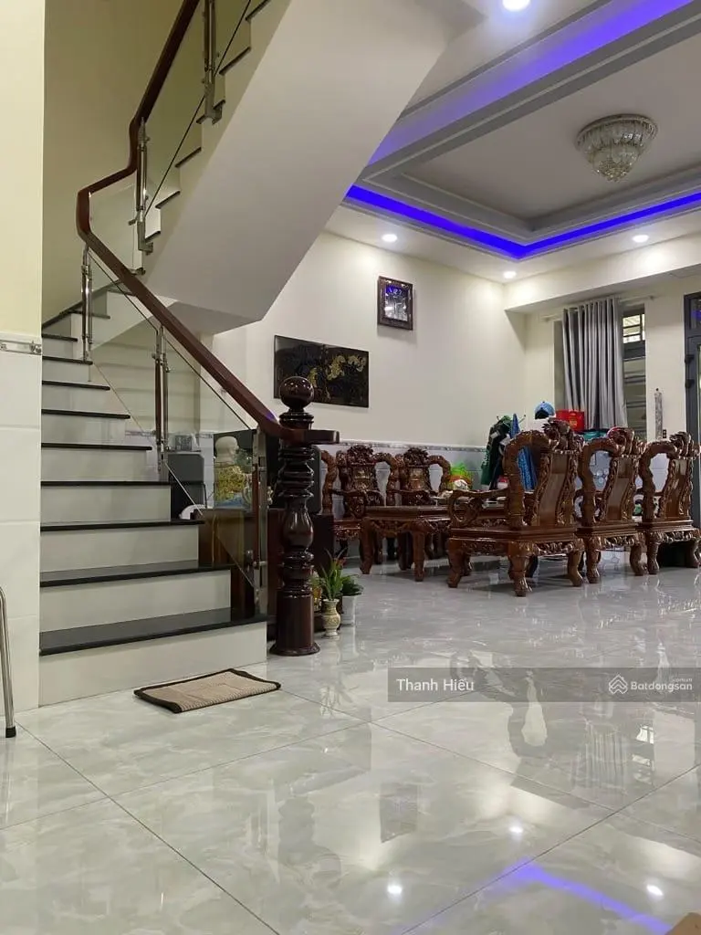 Nhà lô góc 2 mặt tiền 10m. 3 tầng, Đào Tông Nguyên TT Nhà Bè, xe hơi ngủ trong nhà, chỉ 8.5 tỷ