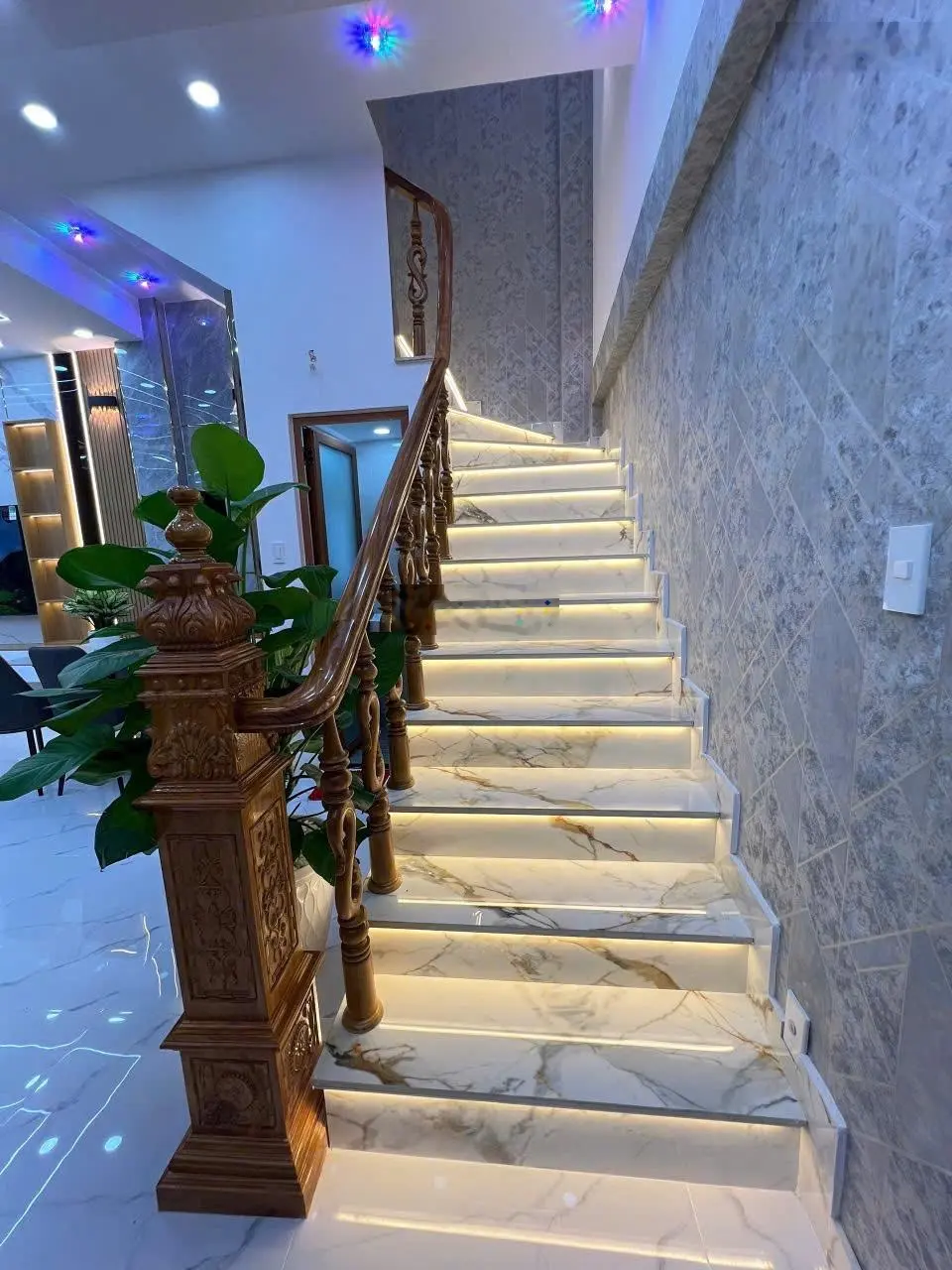 Kẹt tiền bán Nhà 1/ Đường Trần Đại Nghĩa Ngay Vòng Xoay An Lạc (6x19) Giá 1 tỷ 550tr Cách Chợ 100m