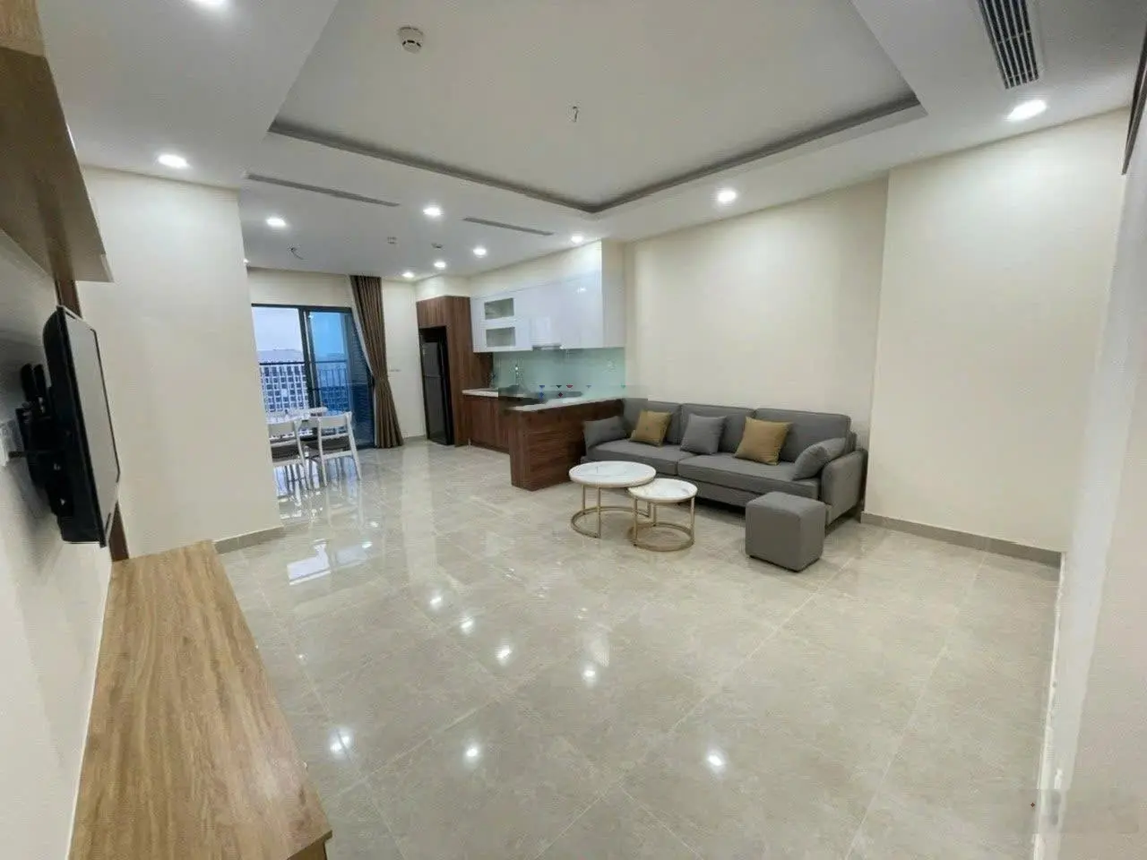 Tôi chính chủ cần bán gấp căn hộ tầng trung, căn góc 2 mặt thoáng. View triệu đô, siêu thoáng mát.