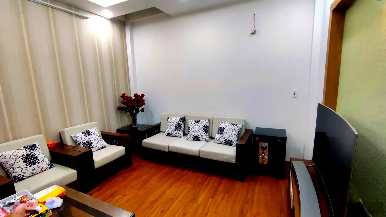 Siêu phẩm chùa láng-dt50m-5tầng-mt4m-10tỷ.