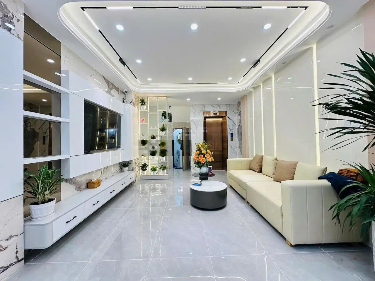 Bán nhà - tiện ích Ngân Hà Galaxy - phân lô ô tô - mới kính koong - 37m2 - 5 tầng - giá nhỉnh 8tỷ