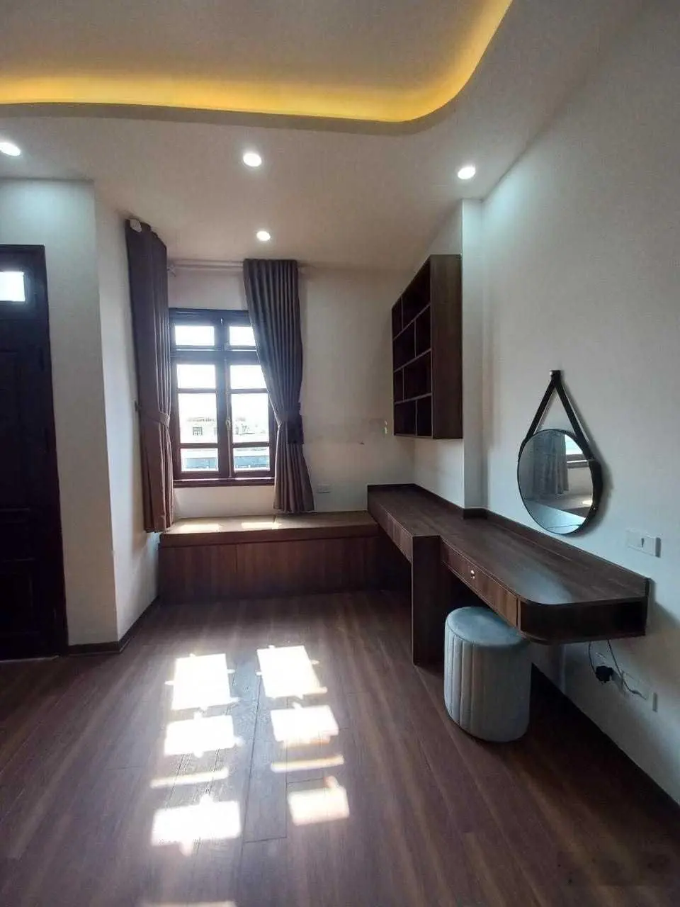 Bán tòa văn phòng Cầu Giấy, mặt phố Nguyễn Khả Trạc, 70m2 9 tầng thang máy, 2 thoáng, 24.5 tỷ