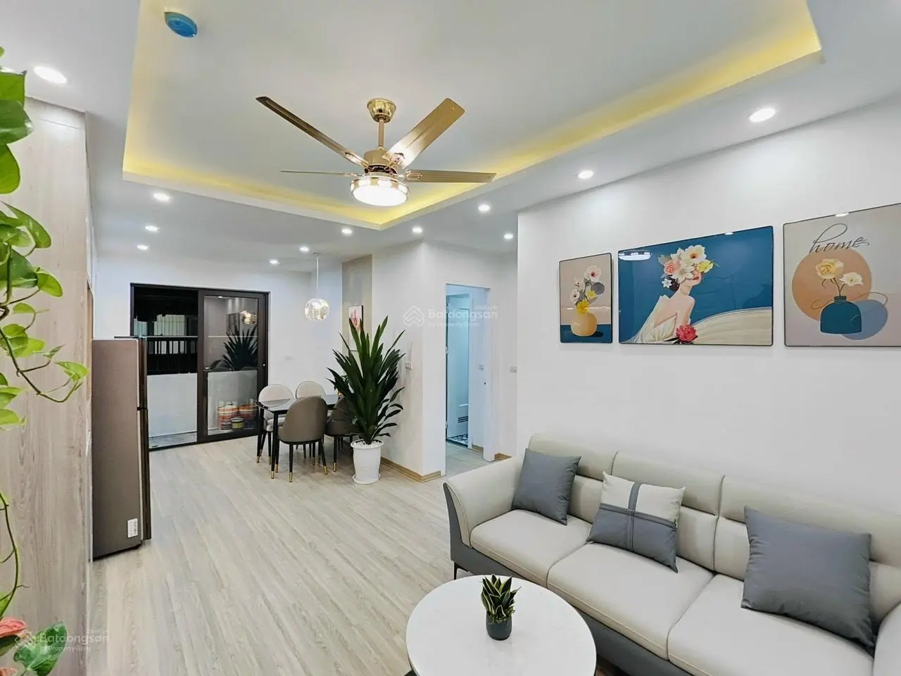 Bán căn hộ 63m căn góc 2pn 2vs HH4A Linh Đàm.Hỗ trợ khách mua v.a.y bank 650tr