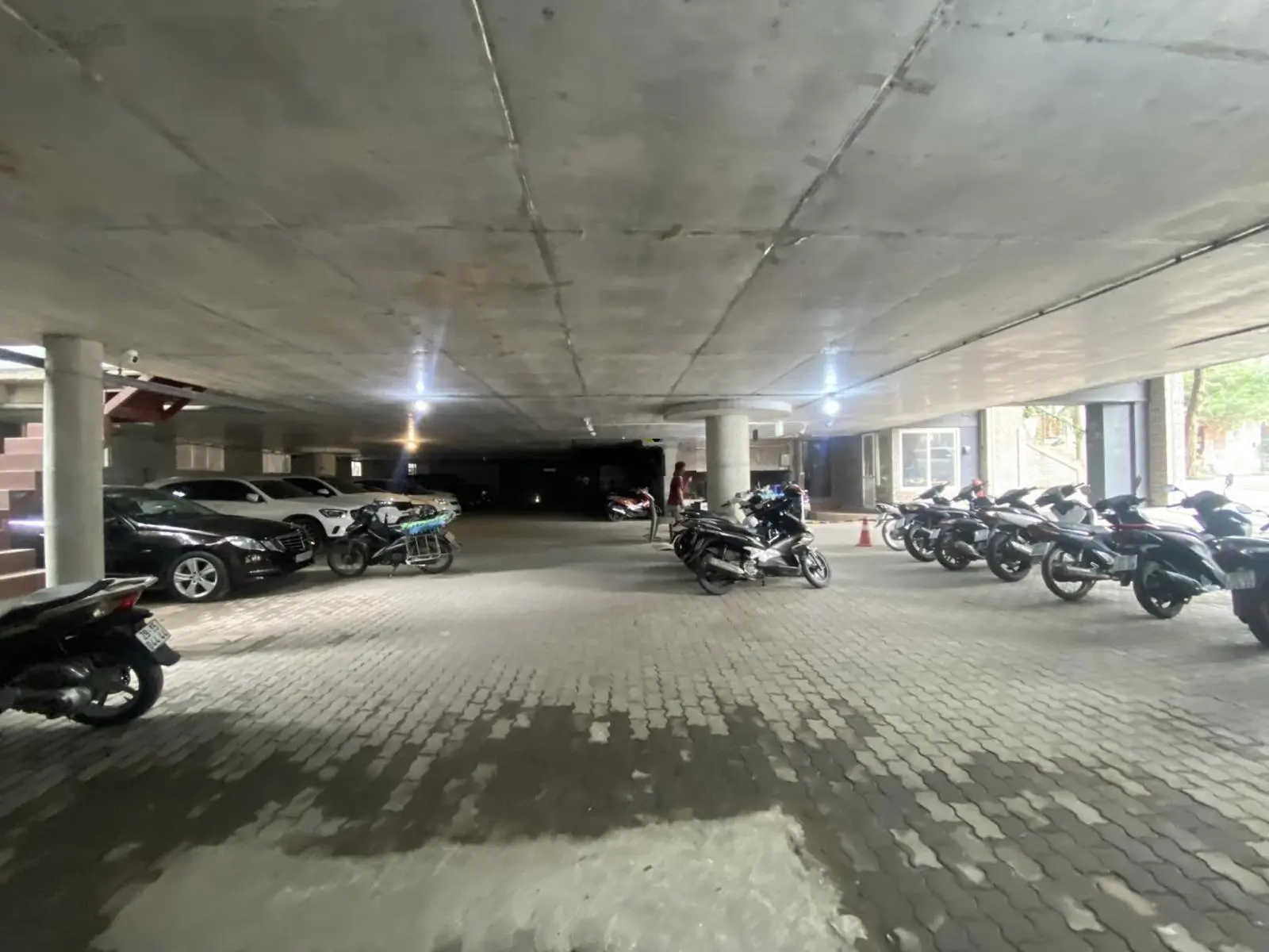 Toà nhà đa năng 3 mặt thoáng - kết hợp văn phòng - nhà hàng - showroom - sổ đỏ lâu dài