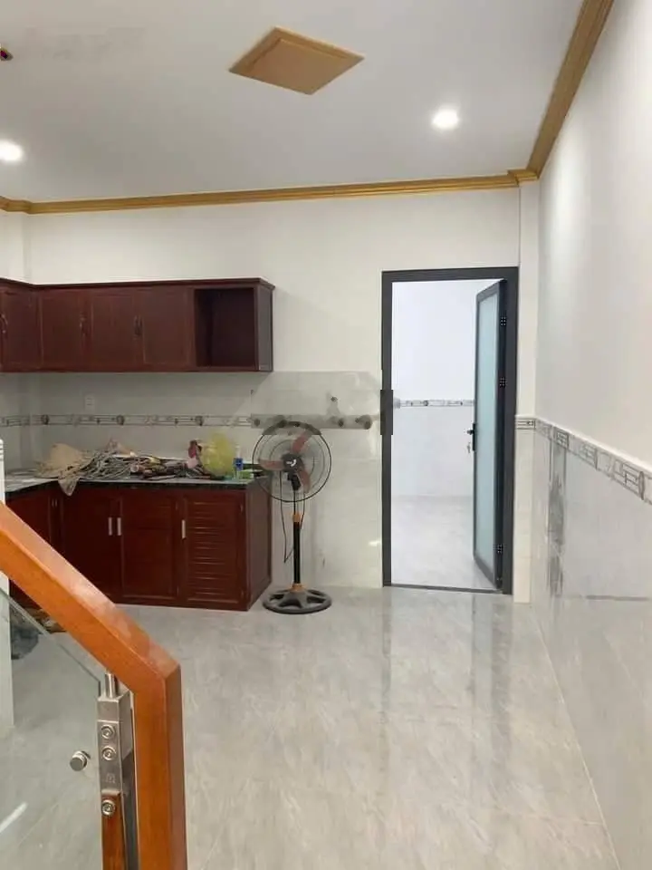 Nhà sổ riêng diện tích 60m. Đường thông buôn bán. Giá 2 tỷ 750