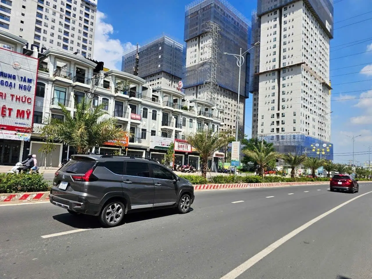 Nhà phố mặt tiền Đường Thống Nhất, P. Bình An, Tp. Dĩ An
