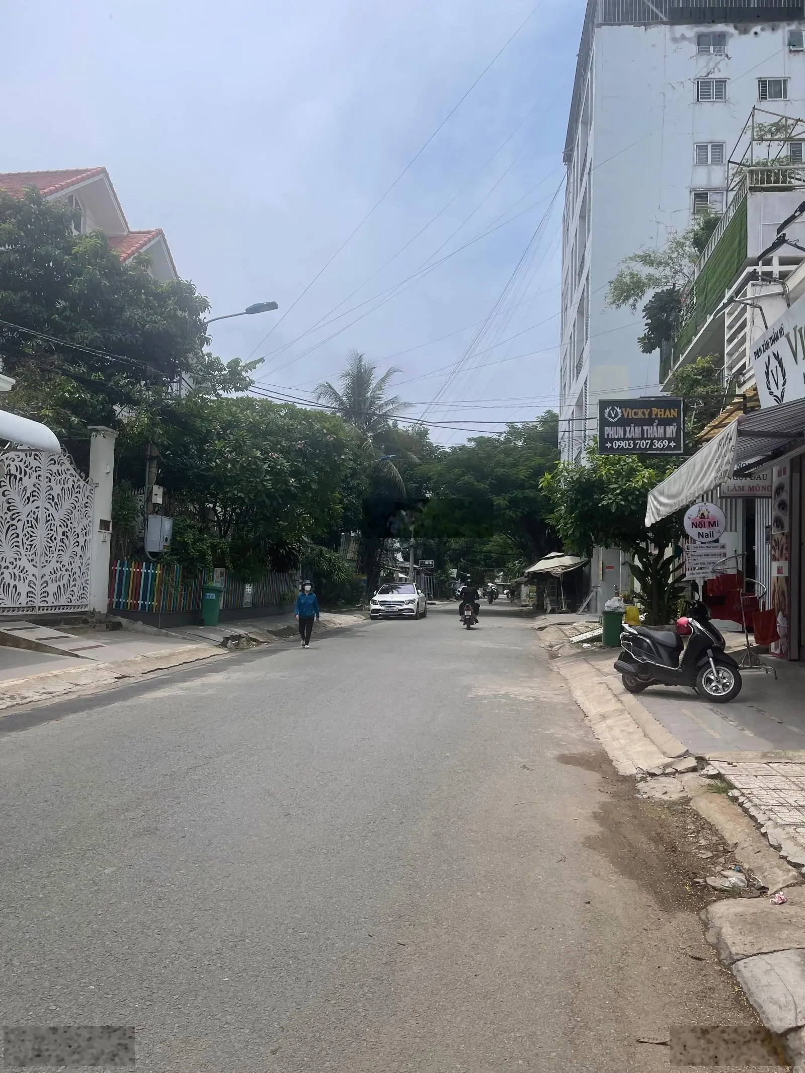 Cần bán gấp lô đất biệt thự khu B Làng Đại Học DT 300m2 sổ hồng riêng xây dựng tự do giá 63tr/m2