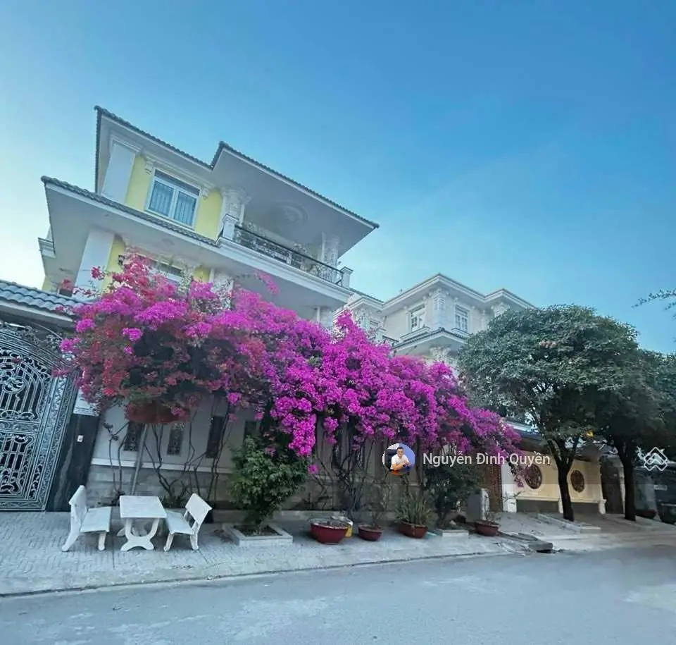 Biệt thự siêu đẹp - đường Nguyễn Văn Hưởng - Thảo Điền - 3 tầng - 380m2 - giá 99 tỷ TL