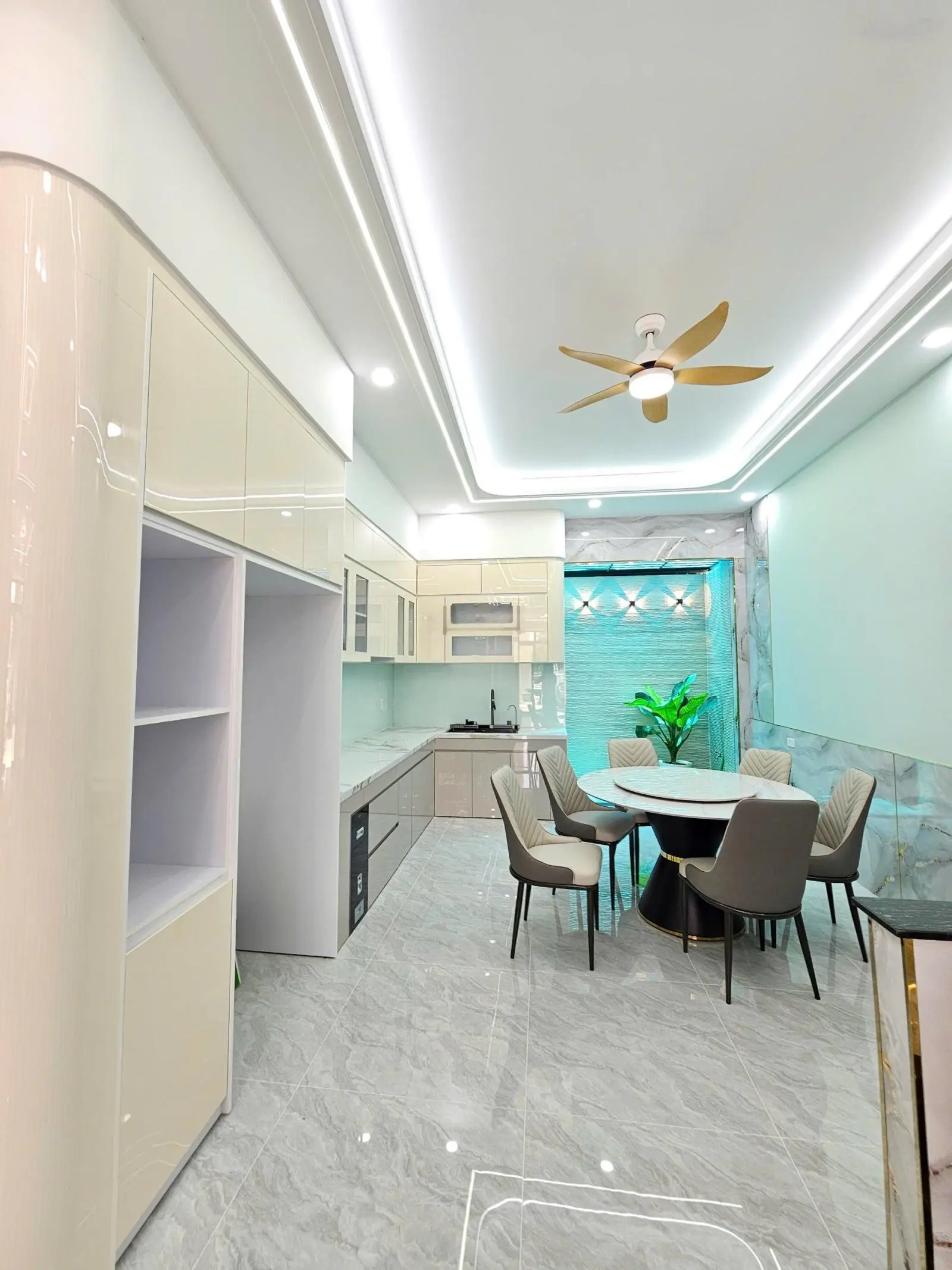 4.3 tỷ/ Bán nhà mới xây full nội thất KDC Phú Hồng Thịnh gần vòng xoay An Phú Thuận An. Mẫu đẹp