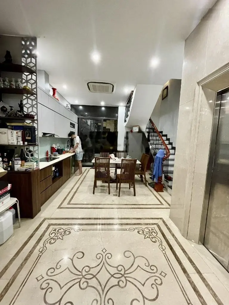 Phố thịnh liệt, dt :75m2 4tâng mt5m thang máy khu phân lô vỉa hè ôtô tránh ôtô vào nhà ở và vp