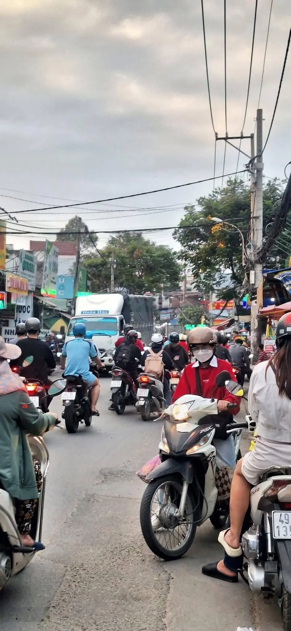 Bán nhà mặt tiền đường số 6 phường Linh Xuân gần chợ Xuân hiệp ngay sát sân thể thao phường lĩnhuan
