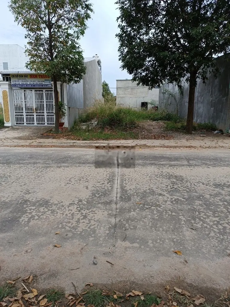 chính chủ bán lô 660tr ngay trung tâm,sổ riêng,đối diện cổng Becamex.