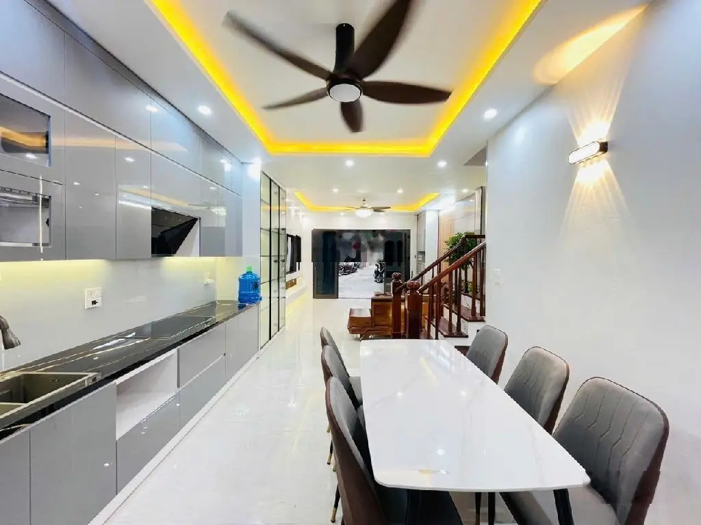 Chính chủ cần bán nhà Hoàng Mai - Đền Lừ 68 m2 - 5 tầng thang máy - full nội thất - sổ đỏ nở hậu