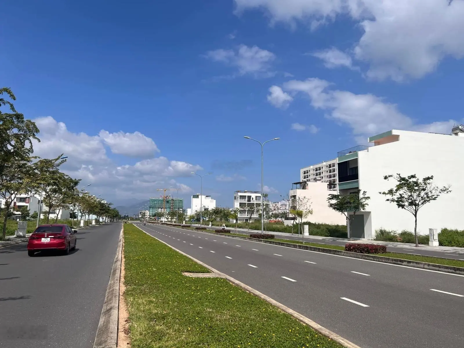 Cần bán 2 lô góc ngang rộng ngay trục đường Võ Văn Kiệt, Phước Long, Nha Trang giá tốt 2024