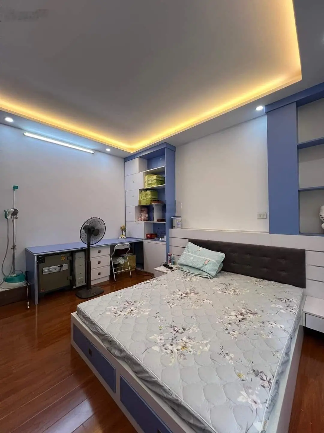 Bán gấp nhà siêu vip Mai Dịch lô góc 70m2 x 7 tầng ô tô tránh văn phòng kinh doanh đều đỉnh