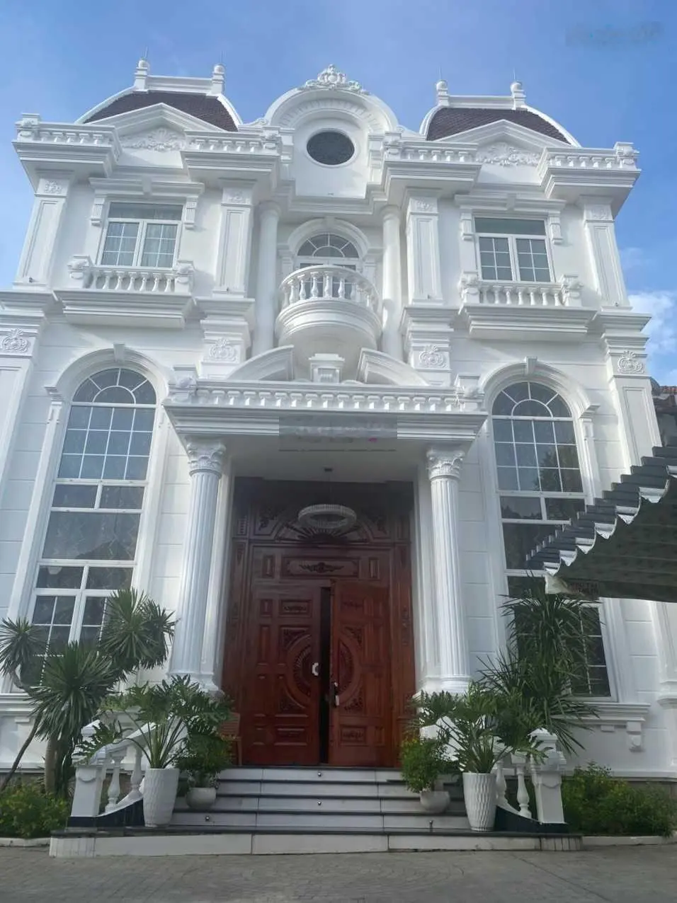 Giảm 25 tỷ - 235 còn 210 tỷ - biệt thự góc khu compound vip Thảo Điền. 777m2 - hầm 3 lầu