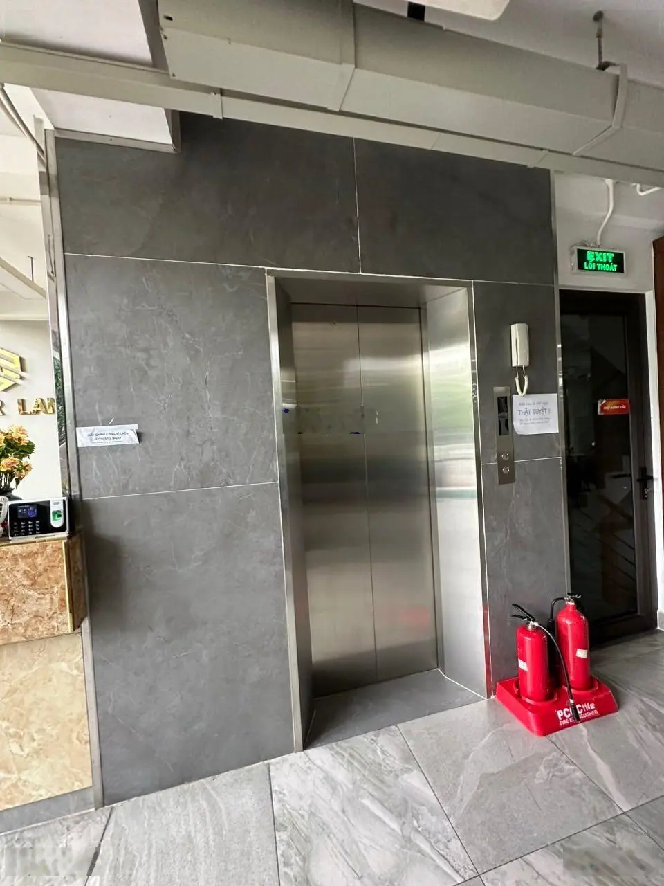 Bán tòa nhà Tạ Hiện ngay khu UBND Q2 diện tích đất: 8mx20m CN: 160m2. Hầm 7 tầng sân thượng