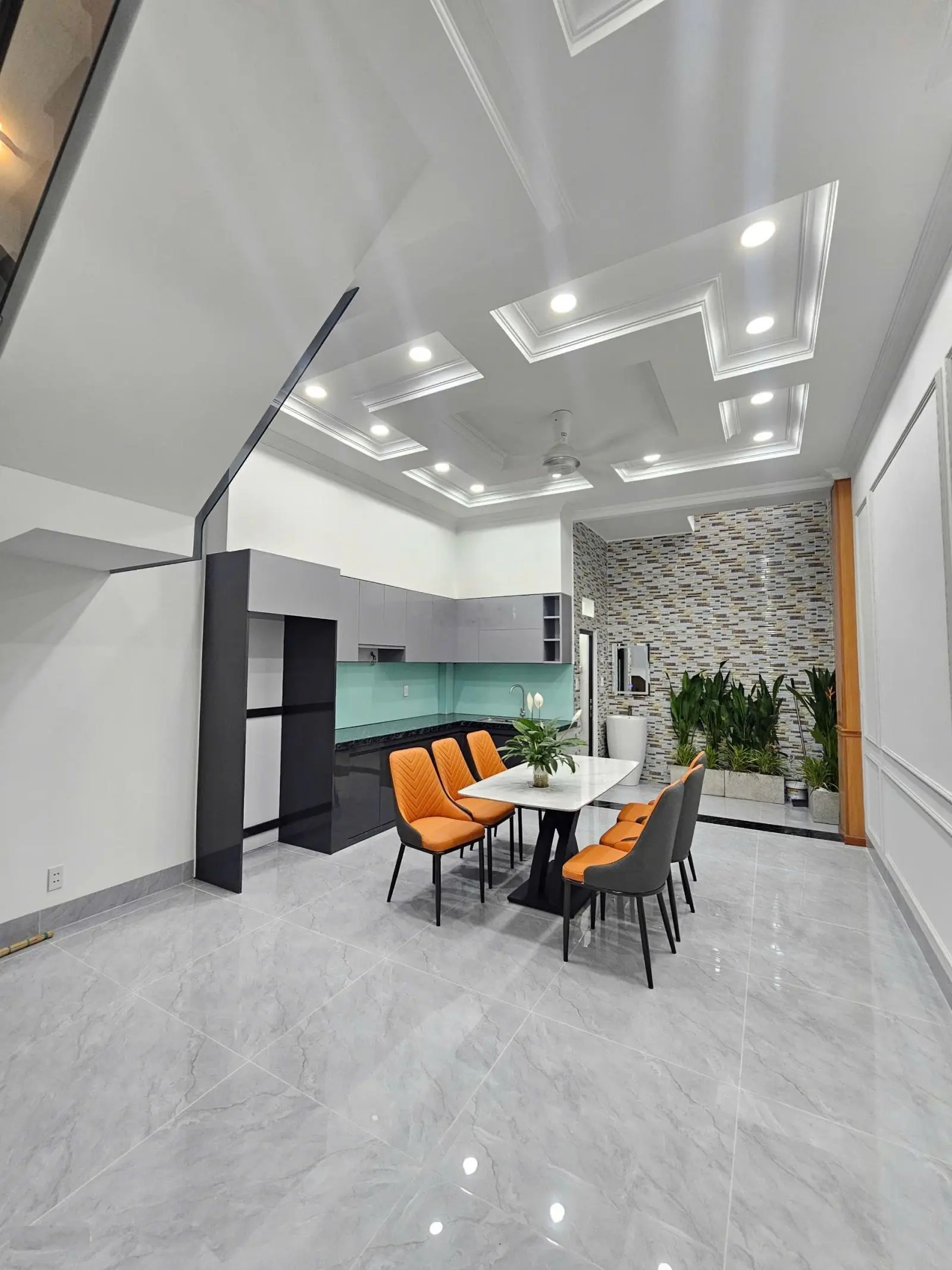 Nhà gần Sài Gòn: 4tỷ800 - 72m2 nhà 1 trệt 2 lầu hoàn công KDC đẹp cạnh KCN Vsip 1 TP. Thuận An