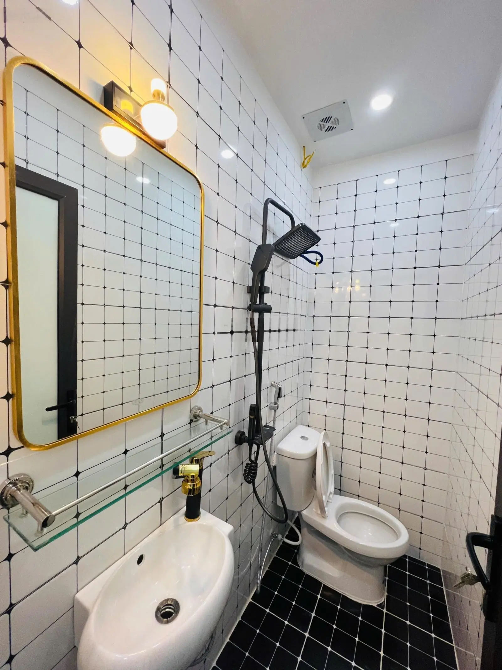 Bán nhà 3 tầng xây mới tinh phố Nguyễn Công Trứ - Hàng Kênh