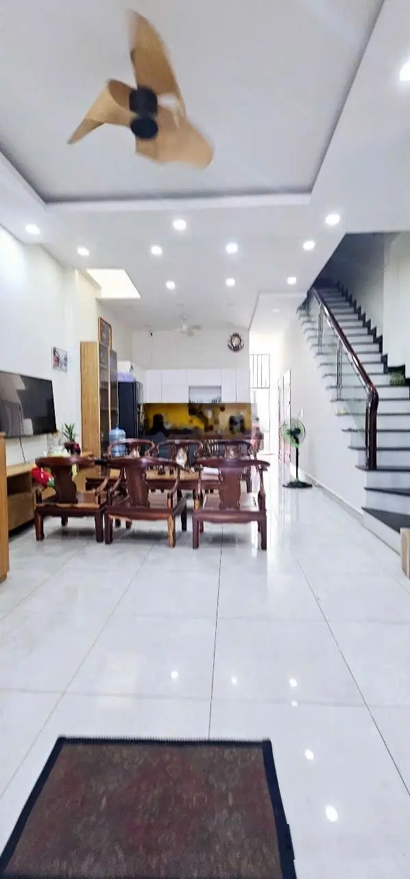 Bán nhà Bình Chiểu - Thủ Đức - 102m2 ngang 5m - 4PN - sân oto - sổ hoàn công - LH 0962939778