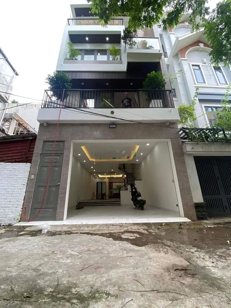 Bán nhà Ngọc Thụy 80m2 x 5 tầng x 5m,thang máy 450kg,ngõ thông 7 chỗ