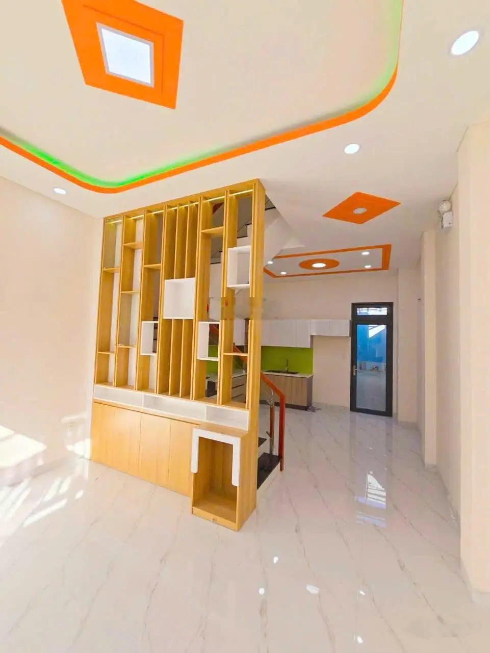 Nhà 1 trệt 2 lầu, hẻm xe hơi, cách Nguyễn Duy Trinh 100m giá 4,3 tỷ