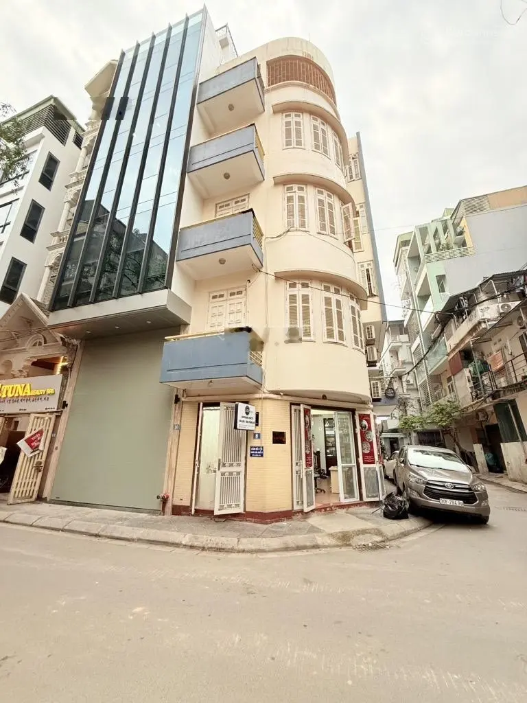 Toà nhà vp 8 tầng quận cầu giấy - vỉa hè ô tô tránh - view vườn hoa