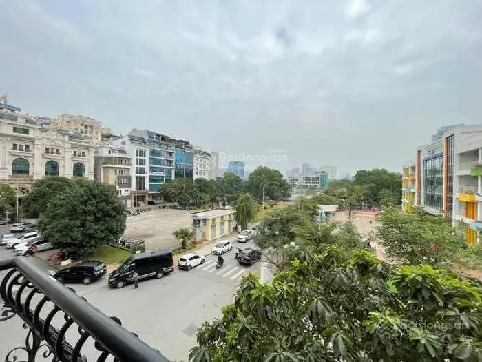 Bán nhà văn phòng diện tích 86m2, 36 tỷ, 8 tầng, 45 chỗ, mặt tiền 7m, Nguyễn Văn Huyên/Cầu Giấy