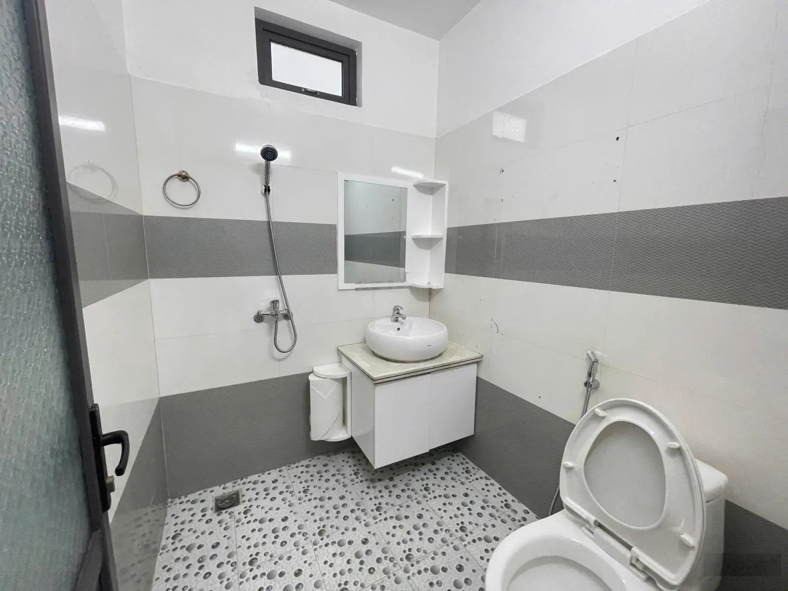 Bán nhà tuyến 2 Lê Duẩn, Kiến An, đường ô tô đỗ cửa