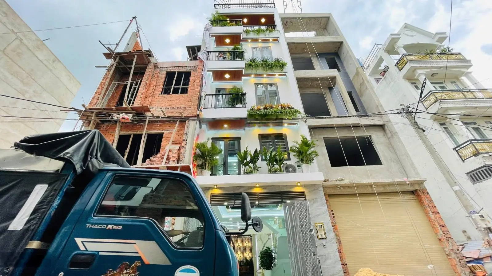 Lên sóng siêu phẩm đúc 3 lầu - hẻm xe hơi full nội thất
