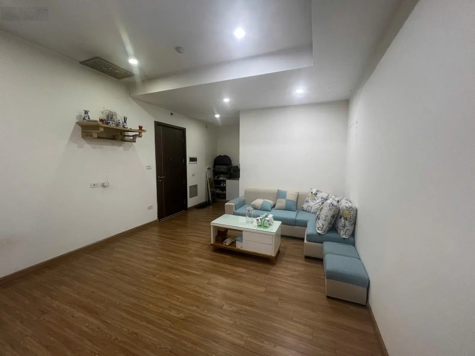 CC chuyển nhà cần bán gấp căn hộ 71m2 , tầng trung view đẹp, ban công đông nam, giá 3,72 tỷ.