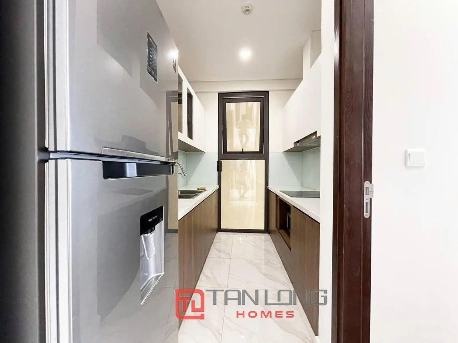 Bán nhanh căn hộ 3 ngủ El Dorado tòa E2 view hồ Tây, nội thất cao cấp hiện đai. LH: 0398 195 ***