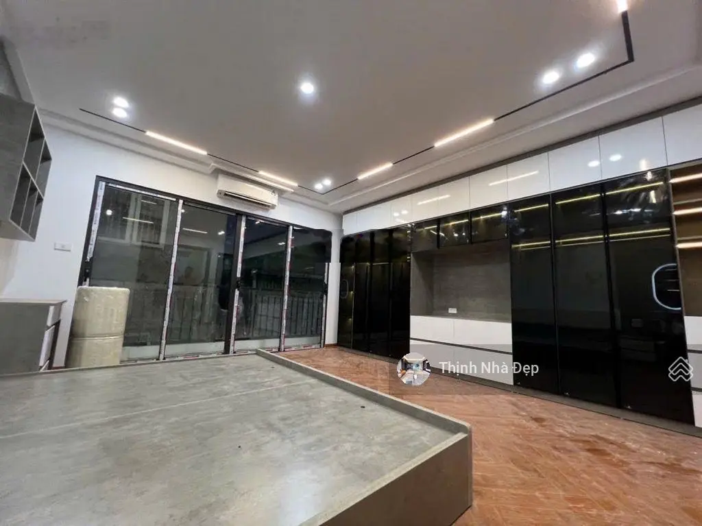 Bán nhà Ngọc Lâm 43m2 x 6 tầng ngõ thông ô tô ngủ trong nhà, full nội thất cao cấp, ~9 tỷ