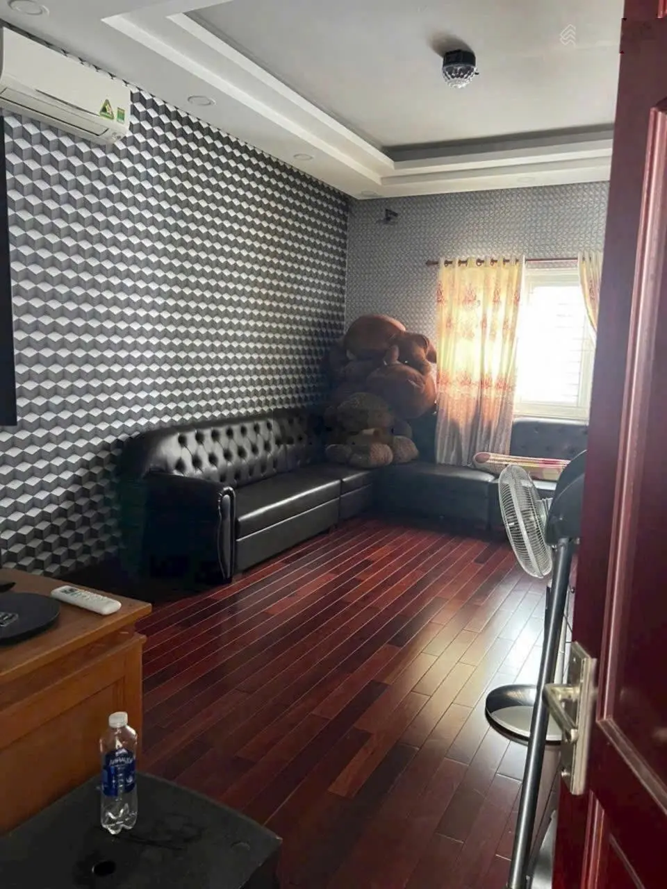 Bán nhà đẹp, nội thất cao cấp và kiến trúc hiên đại thoáng. đường trước nhà 10m