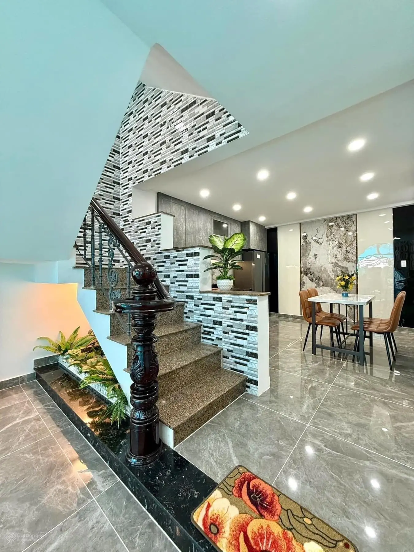 Ngân hàng thanh lý gấp căn nhà DT: 58m2 (4,5x13)m giá 3tỷ760 1 trệt 2 lầu đường Trương Định, P7, Q3