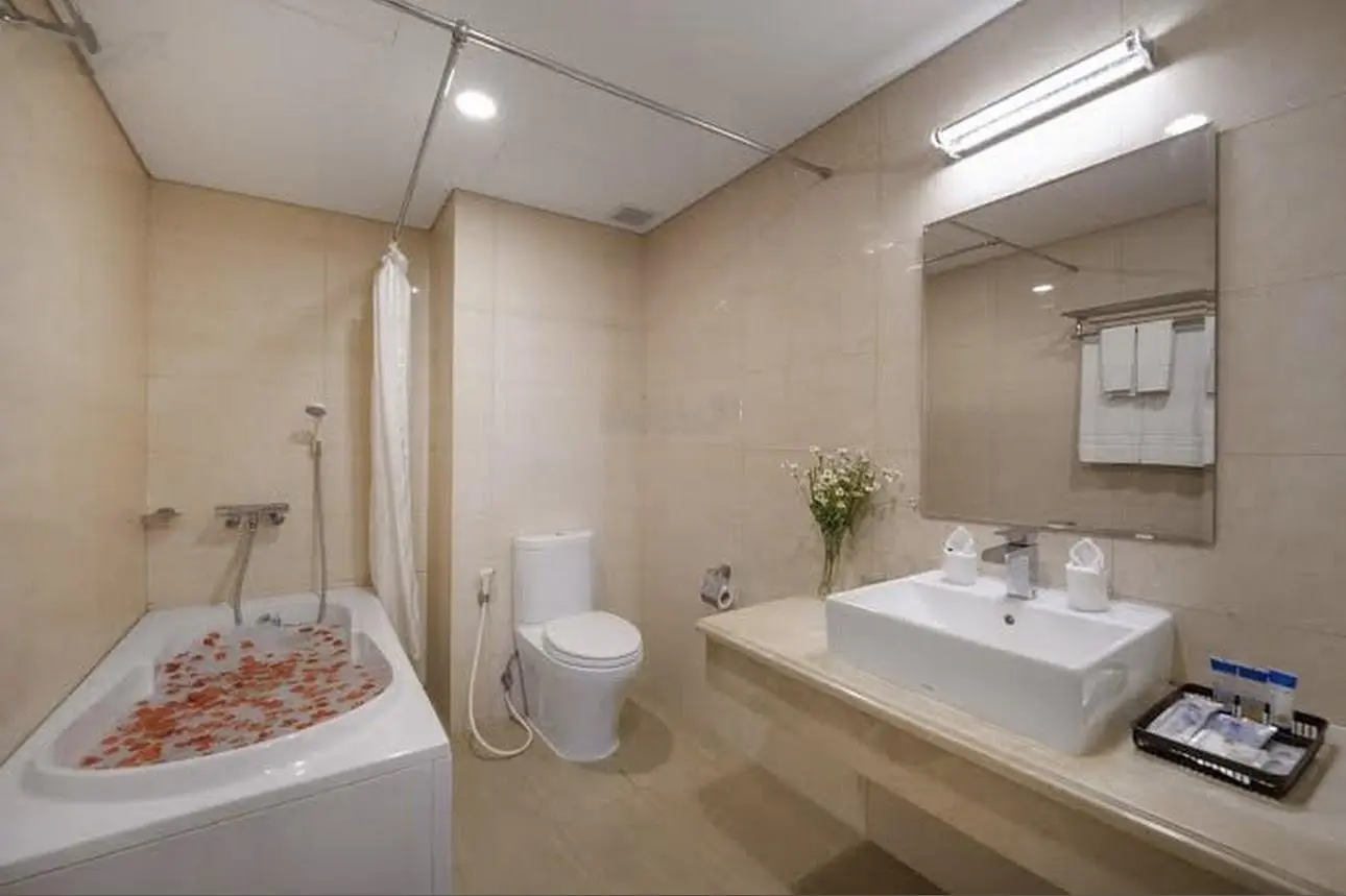 Cần chuyển nhượng khách sạn 4 sao mặt tiền Võ Nguyên Giáp, 19 tầng 110 phòng