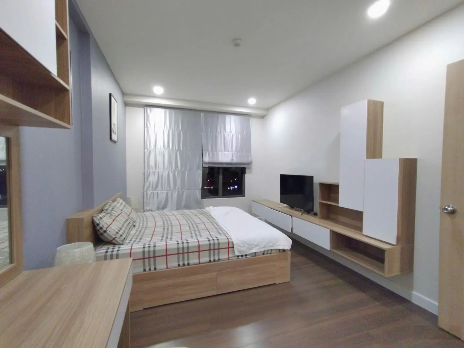 Bán căn hộ 2PN The Sun Avenue giá 4,4 tỷ đầy đủ nội thất -LH: 0901 364 ***