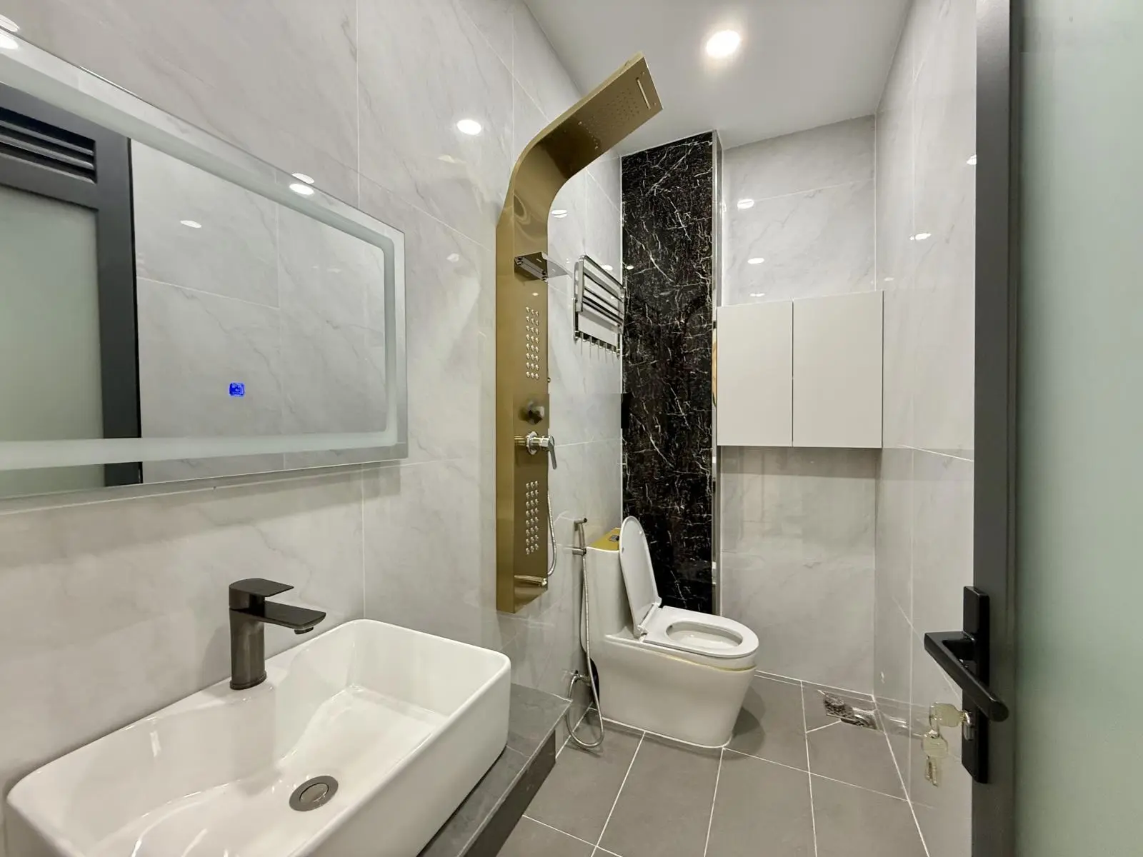Nhà đường thông Trường Chinh, Sát chợ Lạc Quang, DT:4x16M, Lửng, 3 Lầu, 4PN, Gara ô tô, 7,85 tỷ