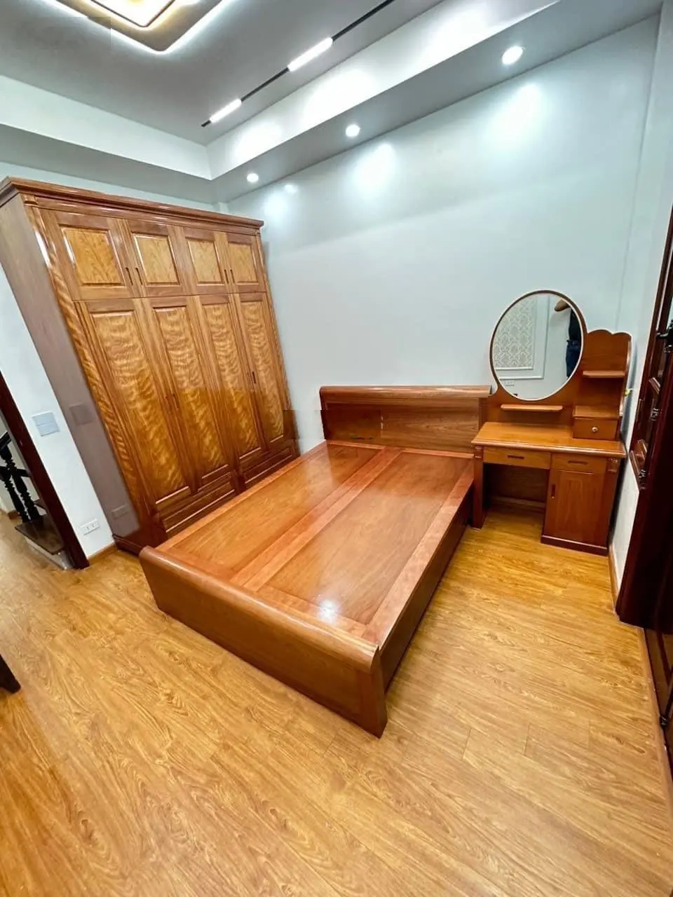 Bán nhà ngõ 86 Tô Vĩnh Diện Thanh Xuân ngõ thông ô tô vào nhà tặng nội thất 40m2 x 5 tầng 9.9 tỷ