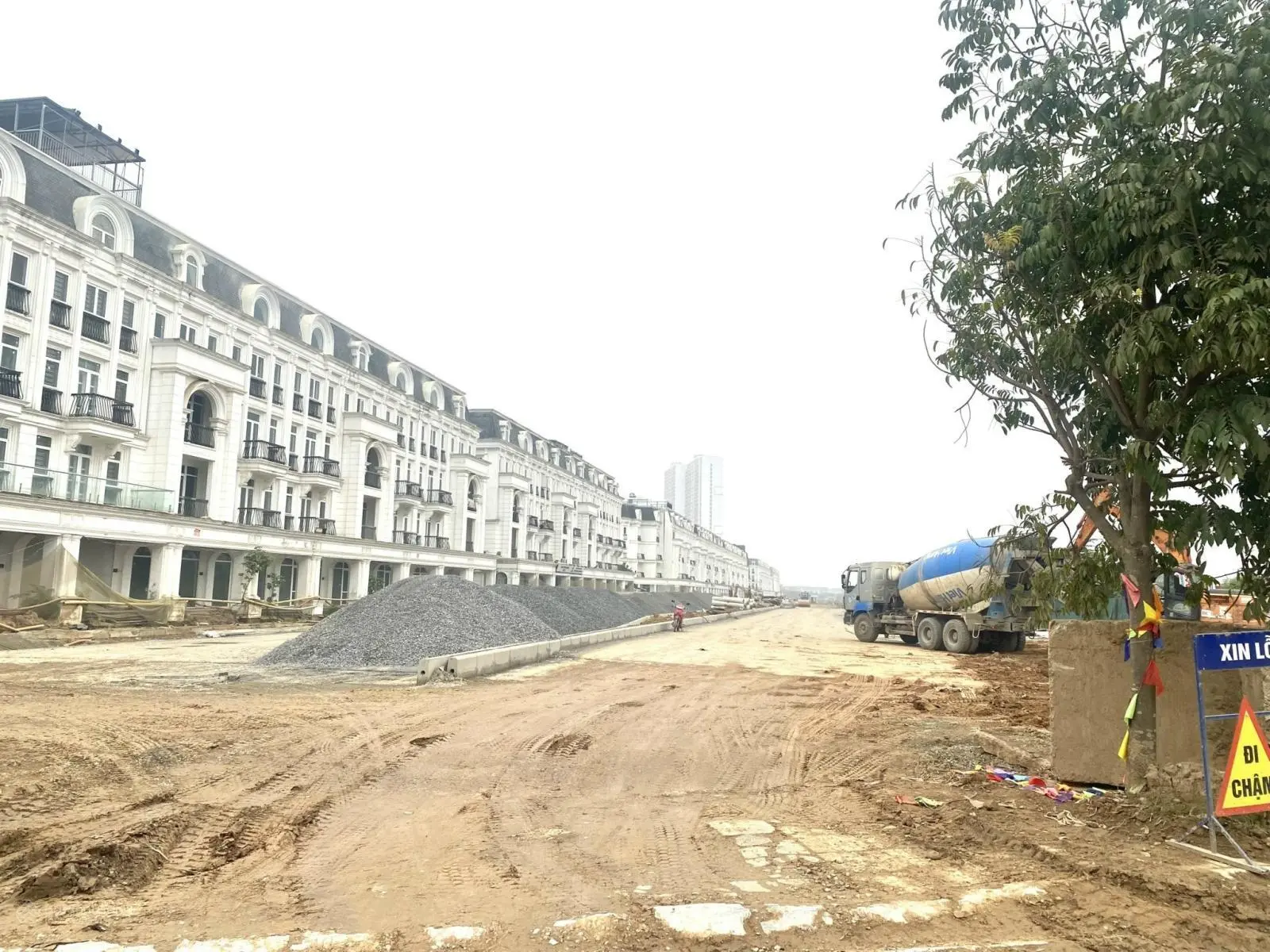 Bán lô góc mặt đường 70m và mặt lê quang đạo louis sổ đỏ giá 43ty7ty lh 0911 159 ***