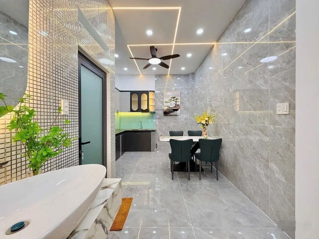 Cần chuyển nhượng nhà Phố Trạm người quen gửi 35m2 x 5T giá nhỉnh 6tỷ