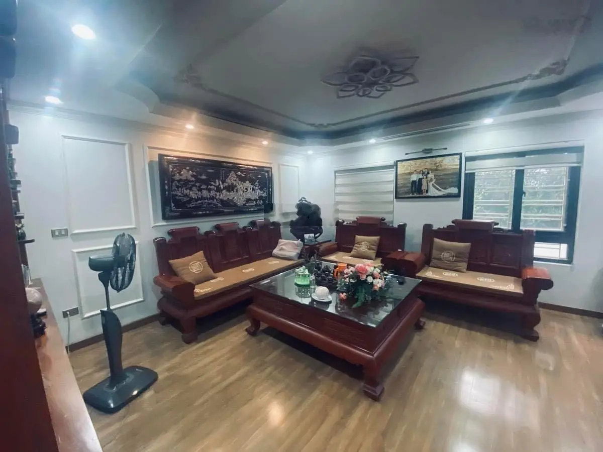 Chính chủ bán liền kề La Casta S 73m2, hoàn thiện đẹp, nhà ngay sau tháp đồng hồ giá 16,x tỷ