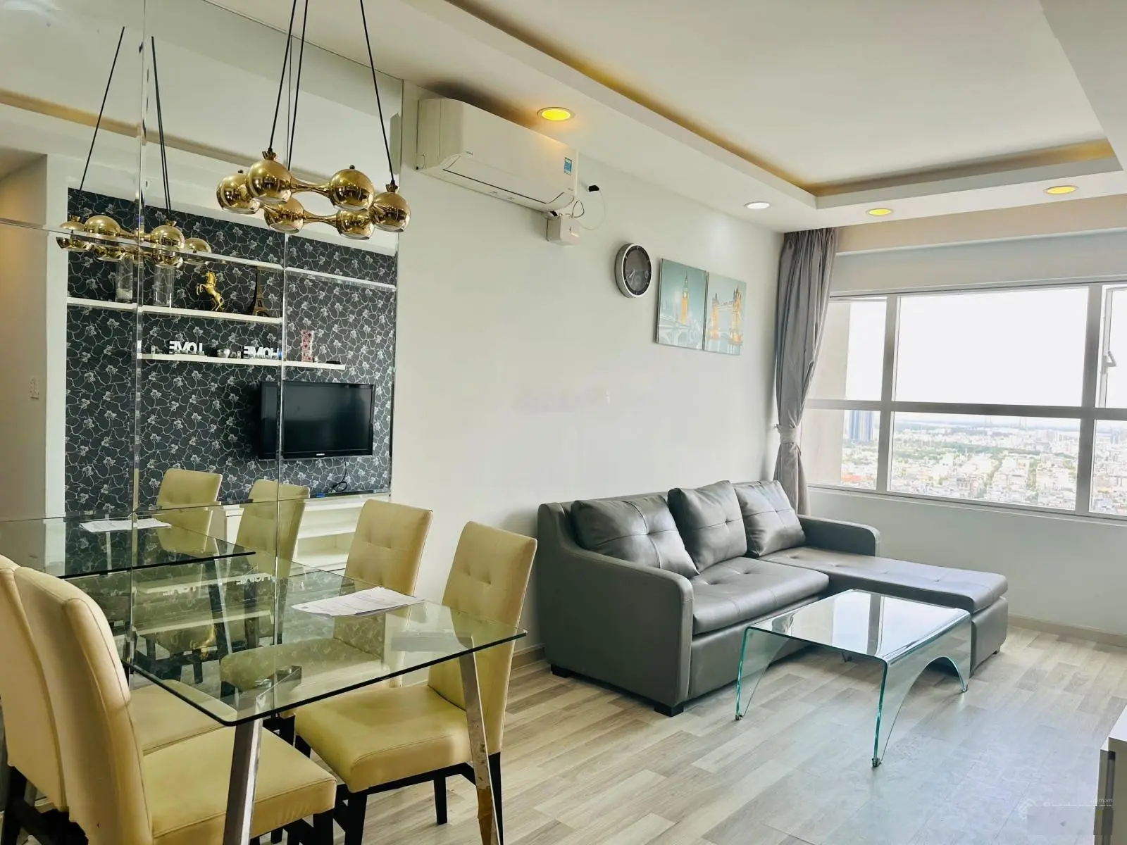 Bán căn hộ 02 PN đầy đủ nội thất hướng Đông thoáng mát giá 3,8 tỷ - LH: 0901 364 ***