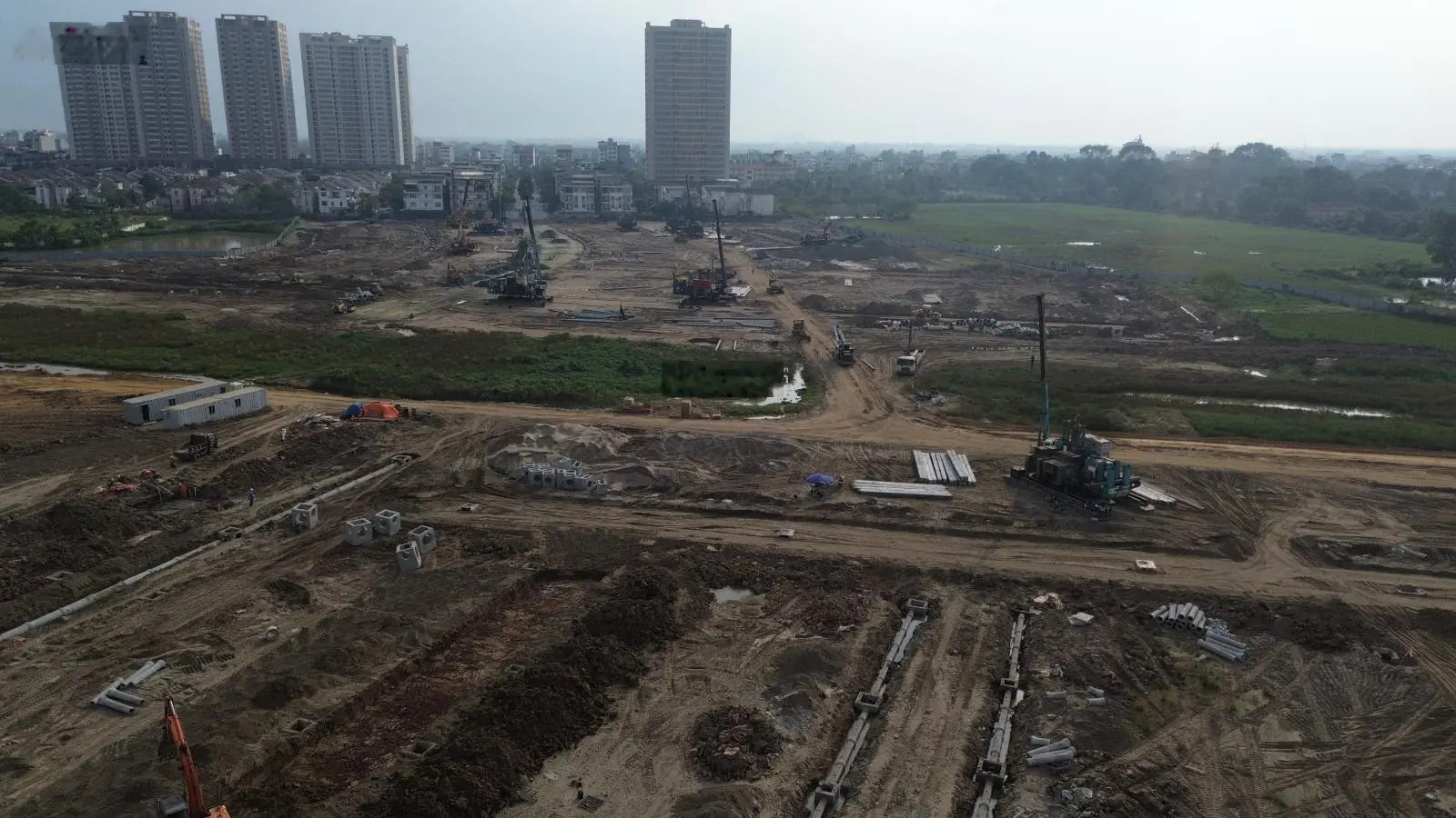 Cần bán biệt thự 158m2 hướng Đông Nam mát mẻ giá chỉ nhỉnh 132 triệu/m2 nhà 3,5 tầng thô