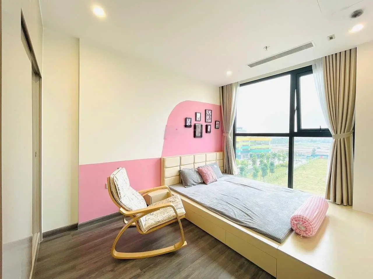 Hàng hiếm căn studio full nội thất giá chỉ 1 tỷ 400tr tại Vinhomes LH: 0987 767 ***