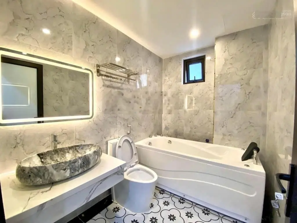Bán nhà Nguyễn Văn Cừ 55m2 5 tầng, thang máy, gara ô tô, MT 5m, chào 9 tỷ. Ngõ thông - dân trí cao
