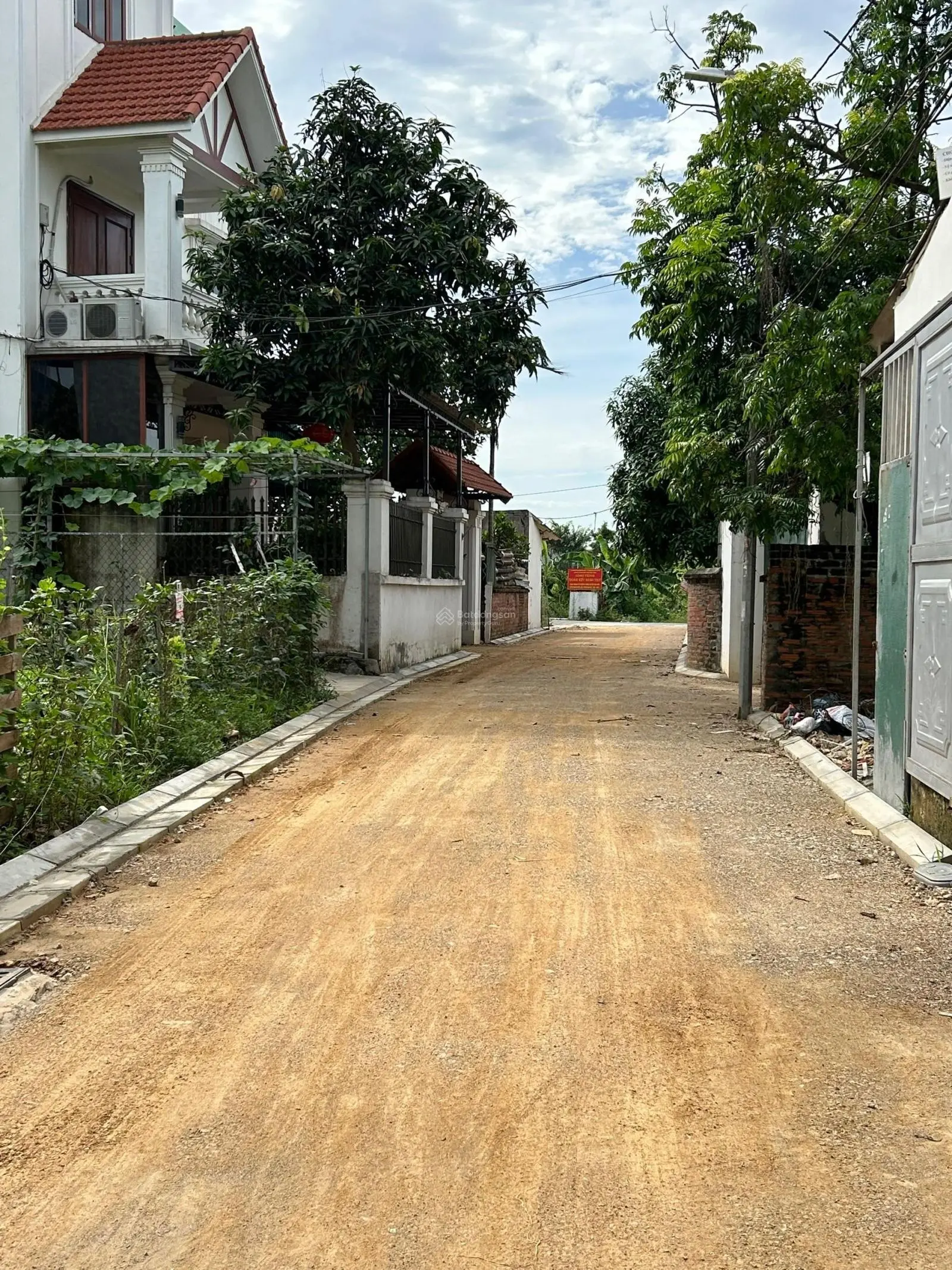 Siêu phẩm ô tô con tránh nhau, thông các ngả Đa Tốn. Lô góc 65m2 tiền = hậu 5m , nhỉnh 4 tỷ