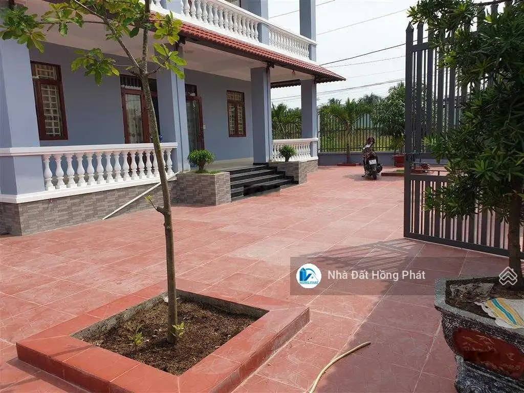 Cần bán gấp biệt thự vườn 20m * 22m, 2 mặt tiền, gần UBND xã Tân Nhựt - Bình Chánh