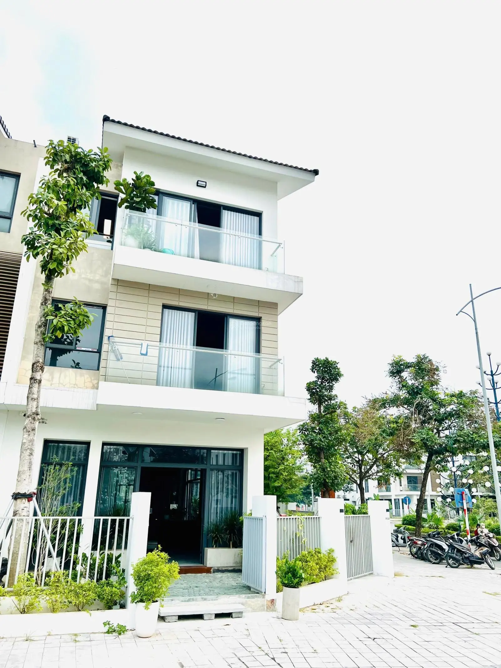 0983093679 cần bán gấp Lô góc Đông Nam biệt Thự An Vượng Villas, mặt đường đôi giá tốt nhất